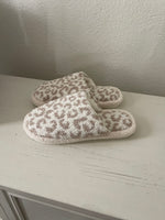 Load image into Gallery viewer, Soft Leopard Slippers (beige)
